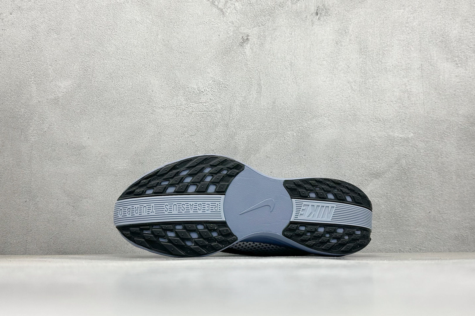 
RS版 Air Zoom Pegasus 35 飞马系列
外贸专供订单 原厂折返国内销售 
国外专柜标