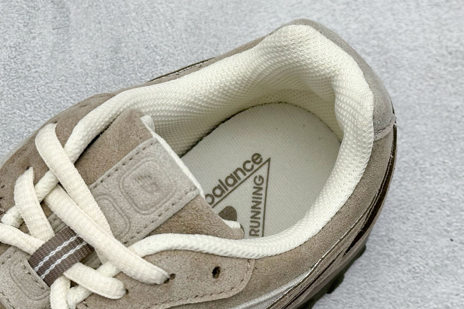 190 New Balance 204L系列 新百伦 薄底鞋 薄底皮质鞋带德训系 减震耐磨包裹性支撑轻便 低帮 生活休闲鞋 U204LMMA-Chinese UA Cheap High Quatity Brand Clothes Bags handbags Sneakers wholesale wholesaler seller from China Factory suppliers Fashion Clothing Shoes best Quality Beautiful Price 190 New Balance 204L系列 新百伦 薄底鞋 薄底皮质鞋带德训系 减震耐磨包裹性支撑轻便 低帮 生活休闲鞋 U204LMMA