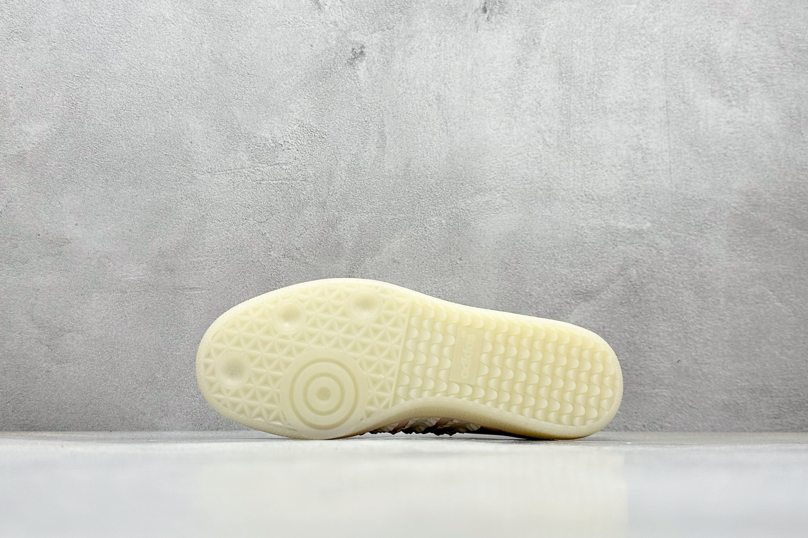 180 AD Originals Samba 桑巴训练鞋 鞋是一款永恒的训练偶像 JR8830