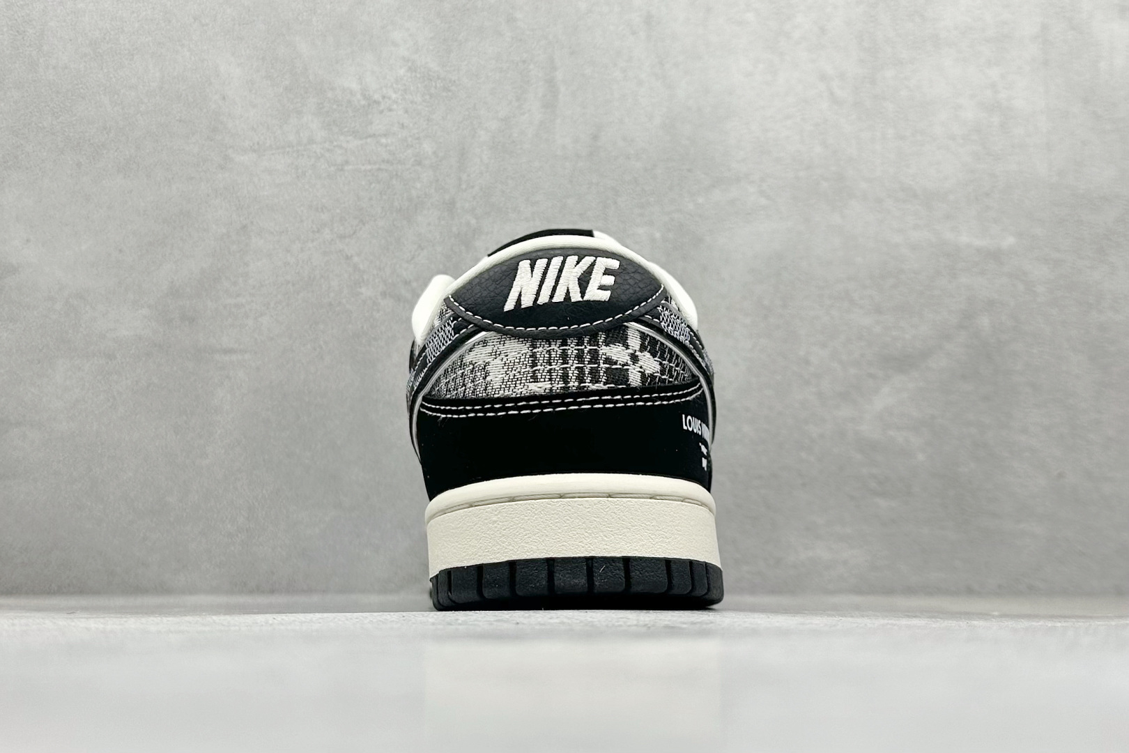 Nike SB Dunk Low “路易威登LV联名---黑灰帆布印花” 高端定制 低帮休闲板鞋 DS6608-005