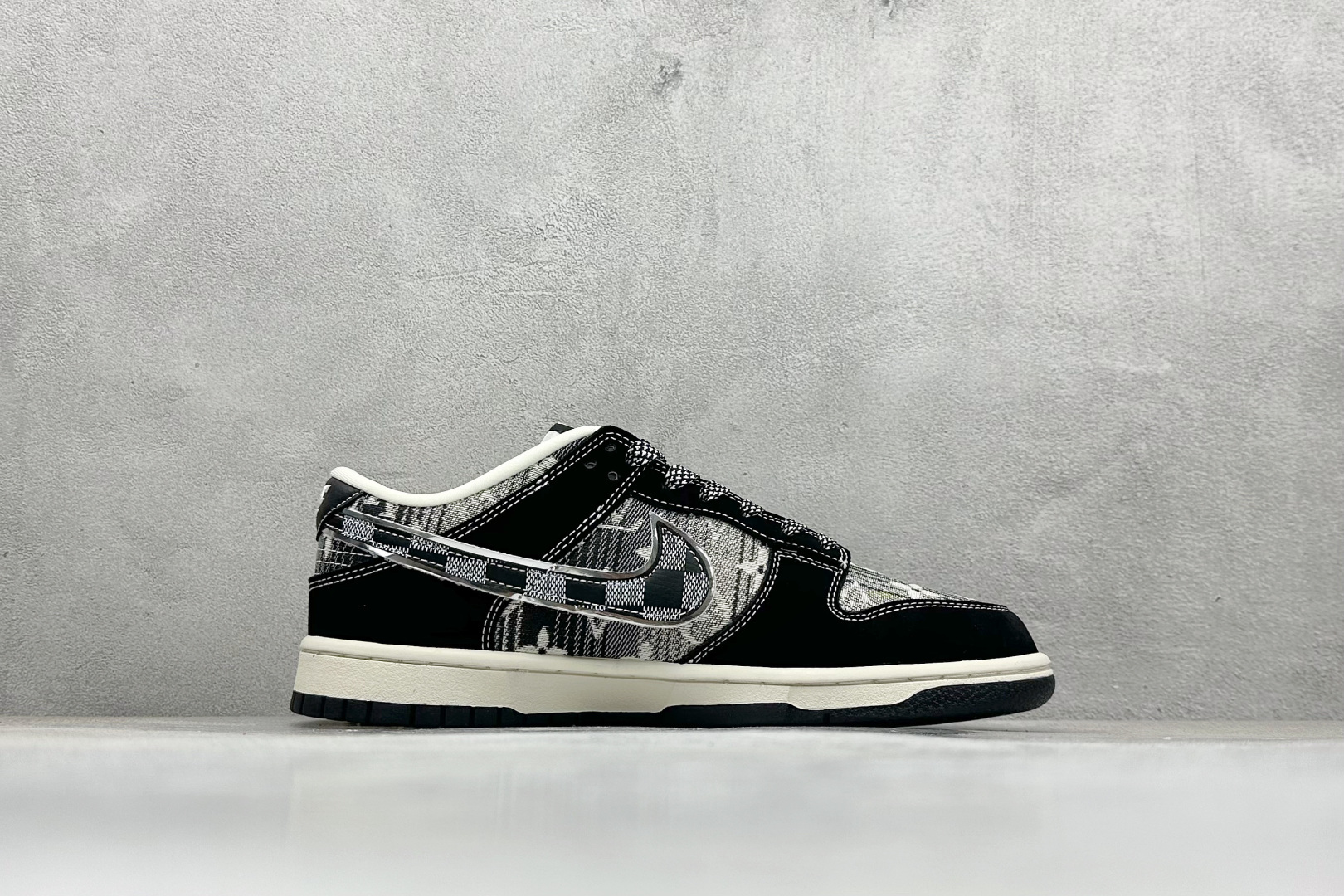 Nike SB Dunk Low “路易威登LV联名---黑灰帆布印花” 高端定制 低帮休闲板鞋 DS6608-005
