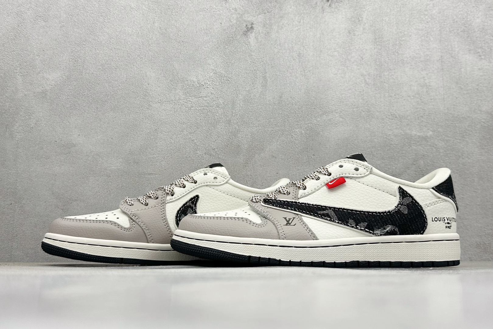 Travis Scott x Fragment Design x Air Jordan 1 Low SP AJ1 乔1 LV联名 米黑牛仔 低帮文化休闲板鞋 JW1188-143-莆田鞋,莆田鞋货源,高仿鞋,高仿鞋货源,安福档口,莆田高仿鞋,莆田鞋批发,高仿鞋批发,莆田高仿运动鞋,高仿运动鞋,莆田运动鞋 Travis Scott x Fragment Design x Air Jordan 1 Low SP AJ1 乔1 LV联名 米黑牛仔 低帮文化休闲板鞋 JW1188-143