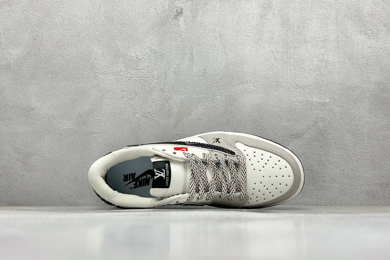 Travis Scott x Fragment Design x Air Jordan 1 Low SP AJ1 乔1 LV联名 米黑牛仔 低帮文化休闲板鞋 JW1188-143-莆田鞋,莆田鞋货源,高仿鞋,高仿鞋货源,安福档口,莆田高仿鞋,莆田鞋批发,高仿鞋批发,莆田高仿运动鞋,高仿运动鞋,莆田运动鞋 Travis Scott x Fragment Design x Air Jordan 1 Low SP AJ1 乔1 LV联名 米黑牛仔 低帮文化休闲板鞋 JW1188-143