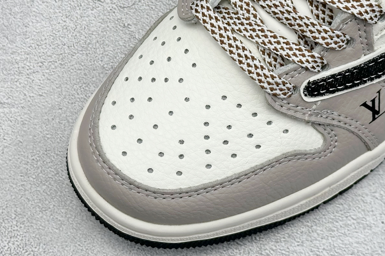 Travis Scott x Fragment Design x Air Jordan 1 Low SP AJ1 乔1 LV联名 米黑牛仔 低帮文化休闲板鞋 JW1188-143-莆田鞋,莆田鞋货源,高仿鞋,高仿鞋货源,安福档口,莆田高仿鞋,莆田鞋批发,高仿鞋批发,莆田高仿运动鞋,高仿运动鞋,莆田运动鞋 Travis Scott x Fragment Design x Air Jordan 1 Low SP AJ1 乔1 LV联名 米黑牛仔 低帮文化休闲板鞋 JW1188-143