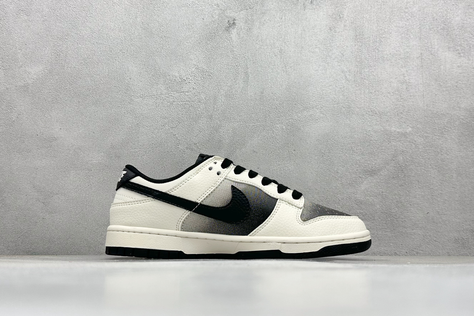 280 Nike SB Dunk Low 斯图西联名 闪电渐变米黑 周年高端定制 低帮休闲板鞋 QW5836-020