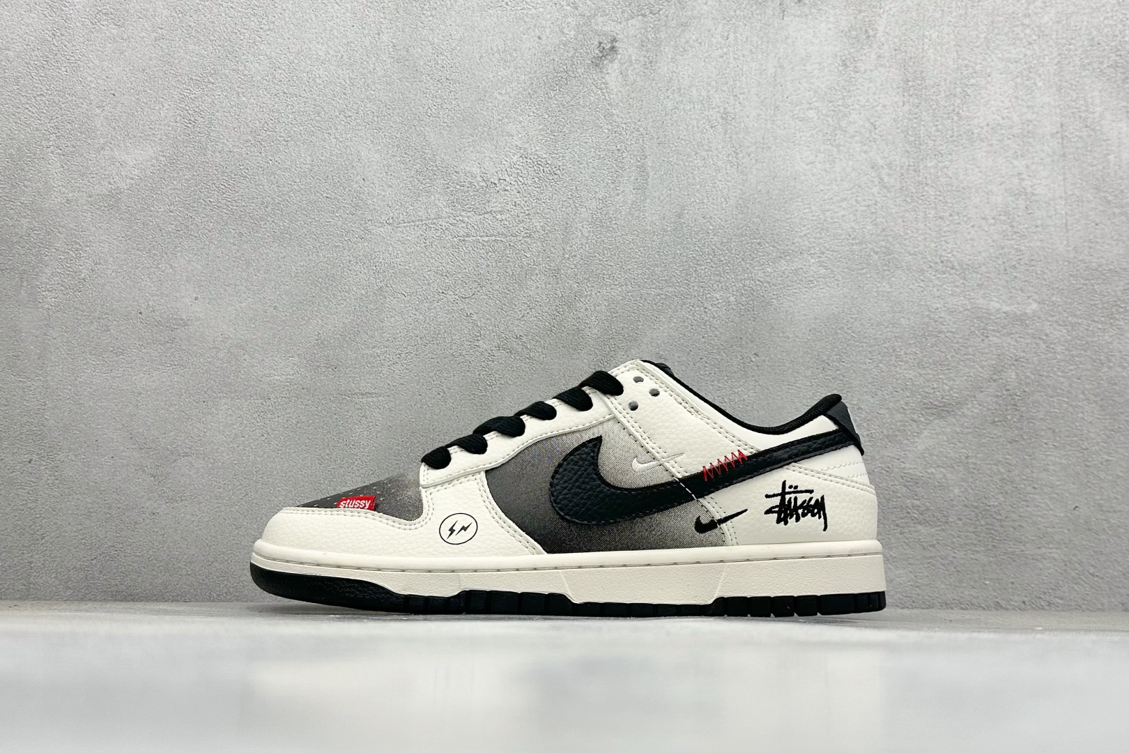 280 Nike SB Dunk Low 斯图西联名 闪电渐变米黑 周年高端定制 低帮休闲板鞋 QW5836-020