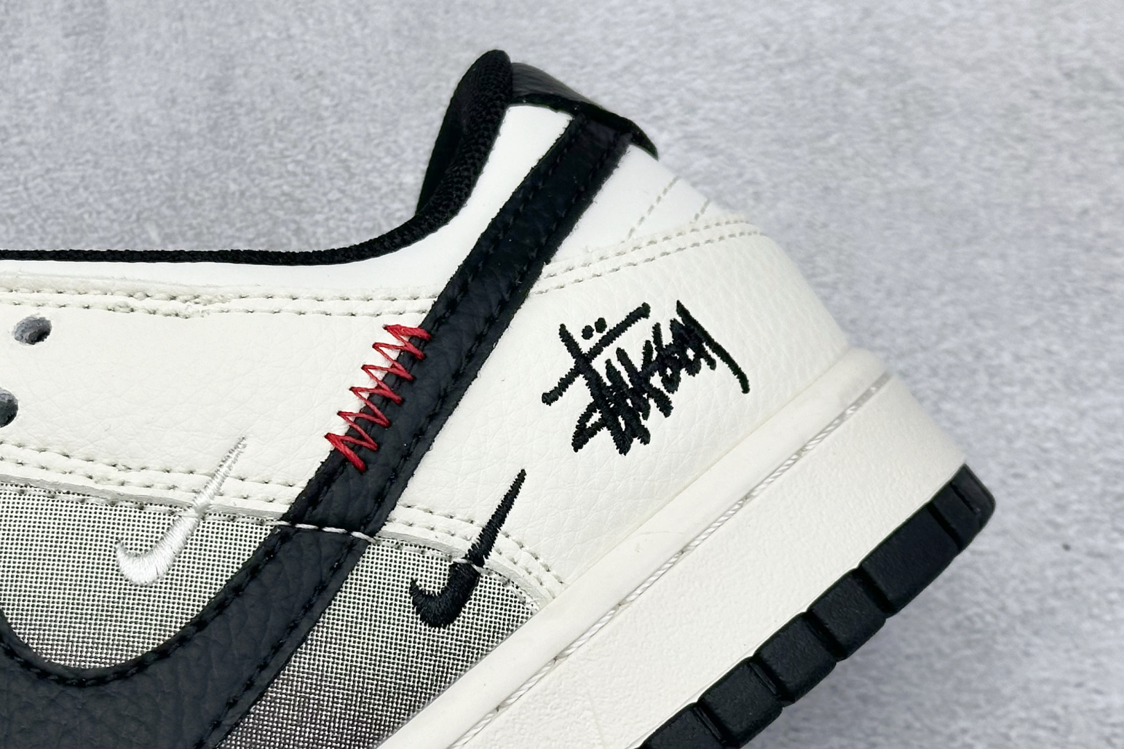 280 Nike SB Dunk Low 斯图西联名 闪电渐变米黑 周年高端定制 低帮休闲板鞋 QW5836-020