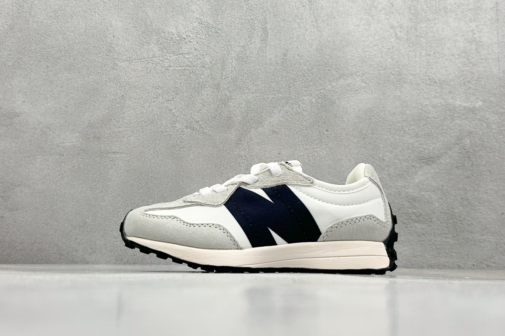  
童鞋#New Balance 327系列复古休闲运动慢跑鞋
#亲子必备款 独家私模开发 原厂材质 