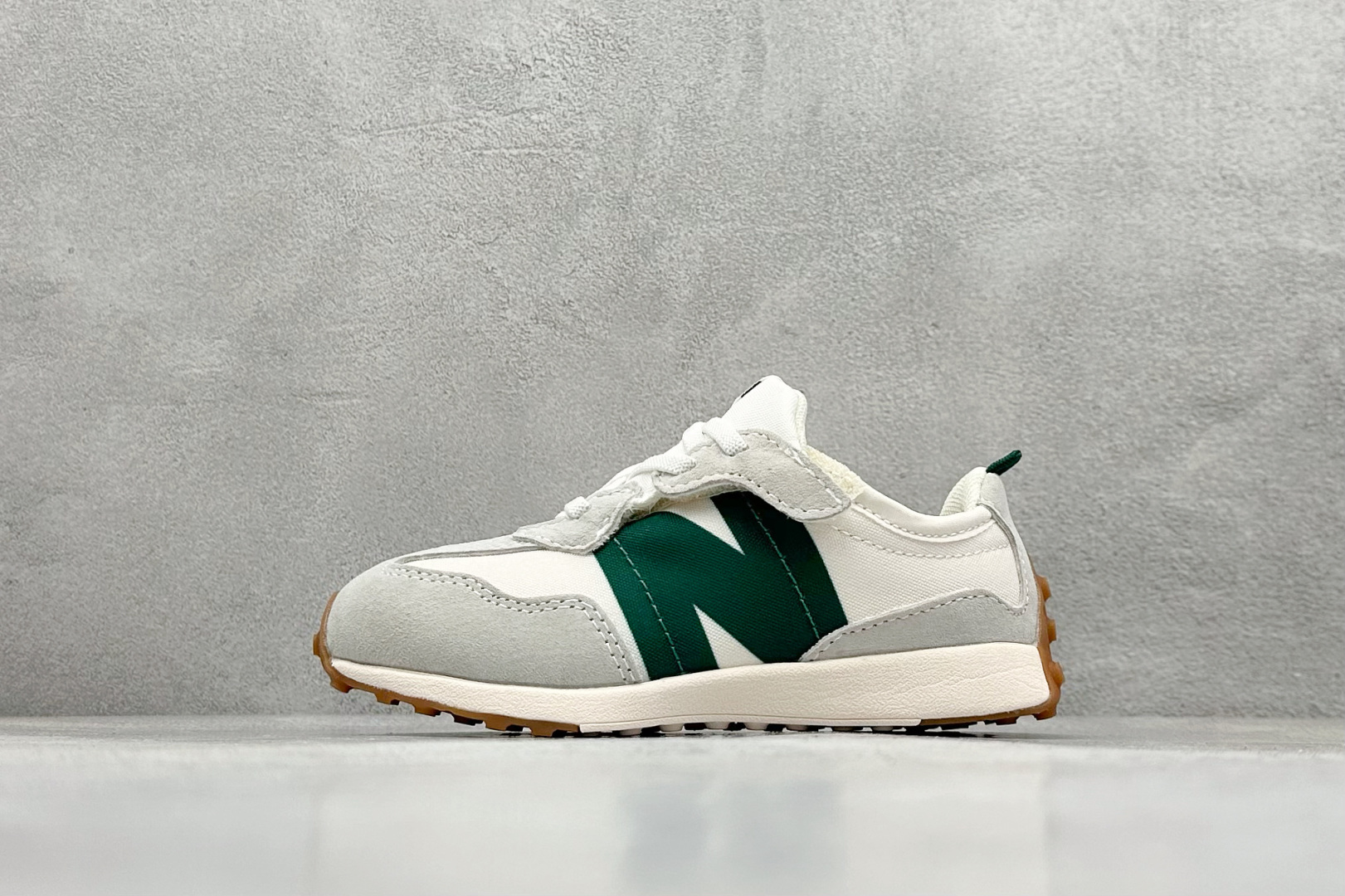  
童鞋#New Balance 327系列复古休闲运动慢跑鞋
#亲子必备款 独家私模开发 原厂材质 
