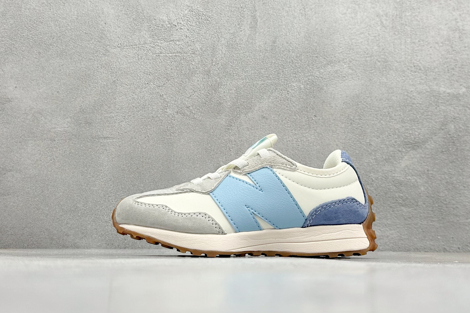  
童鞋#New Balance 327系列复古休闲运动慢跑鞋
#亲子必备款 独家私模开发 原厂材质 