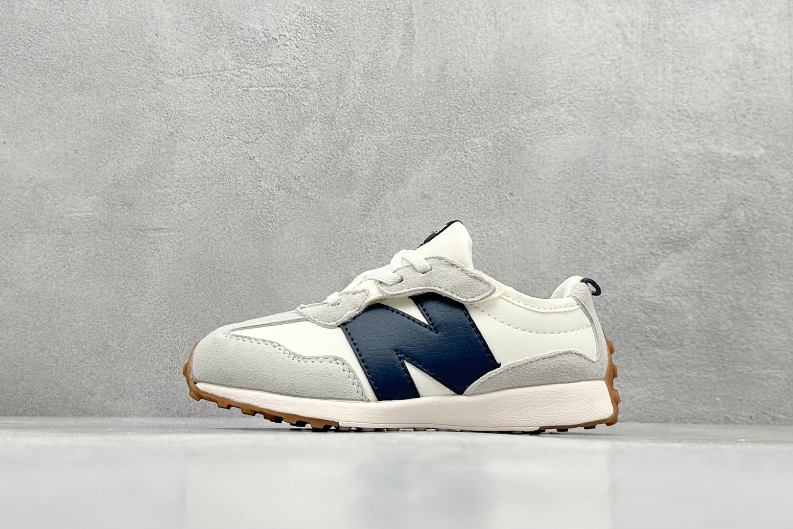  
童鞋#New Balance 327系列复古休闲运动慢跑鞋
#亲子必备款 独家私模开发 原厂材质 