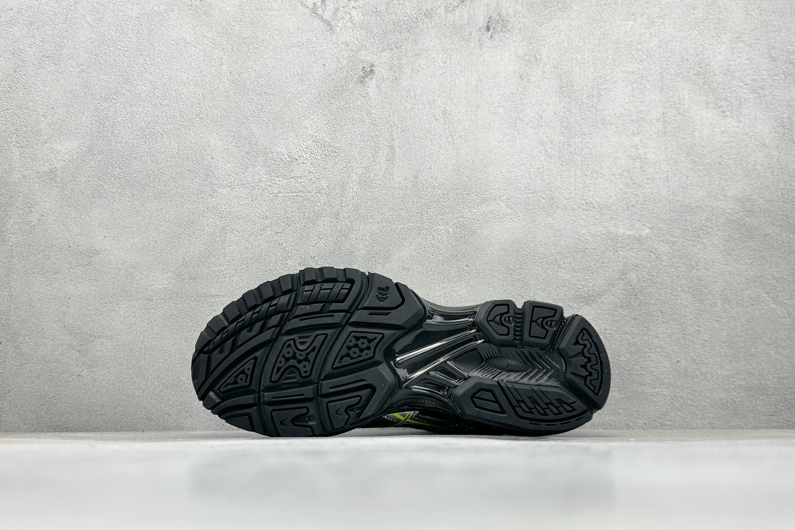 230 Asics Gel-Nimbus 10.1 亚瑟士复古先锋潮流拼接休闲跑步鞋 1203A844-001