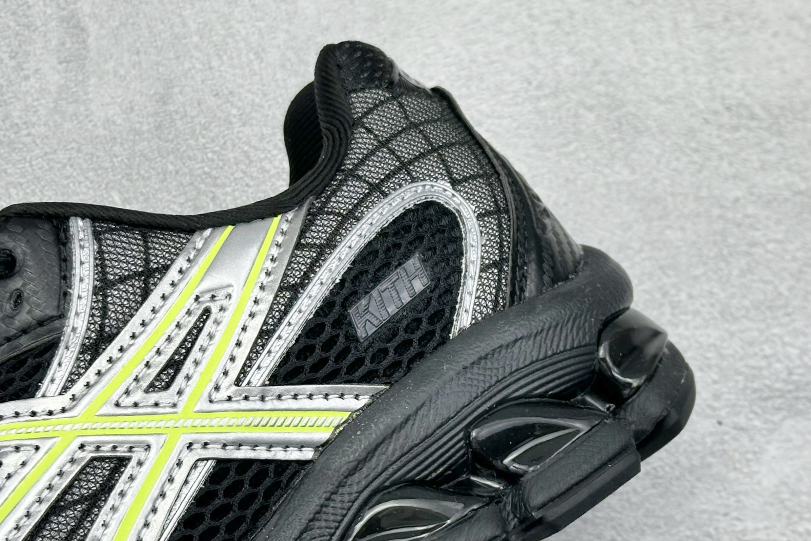 230 Asics Gel-Nimbus 10.1 亚瑟士复古先锋潮流拼接休闲跑步鞋 1203A844-001