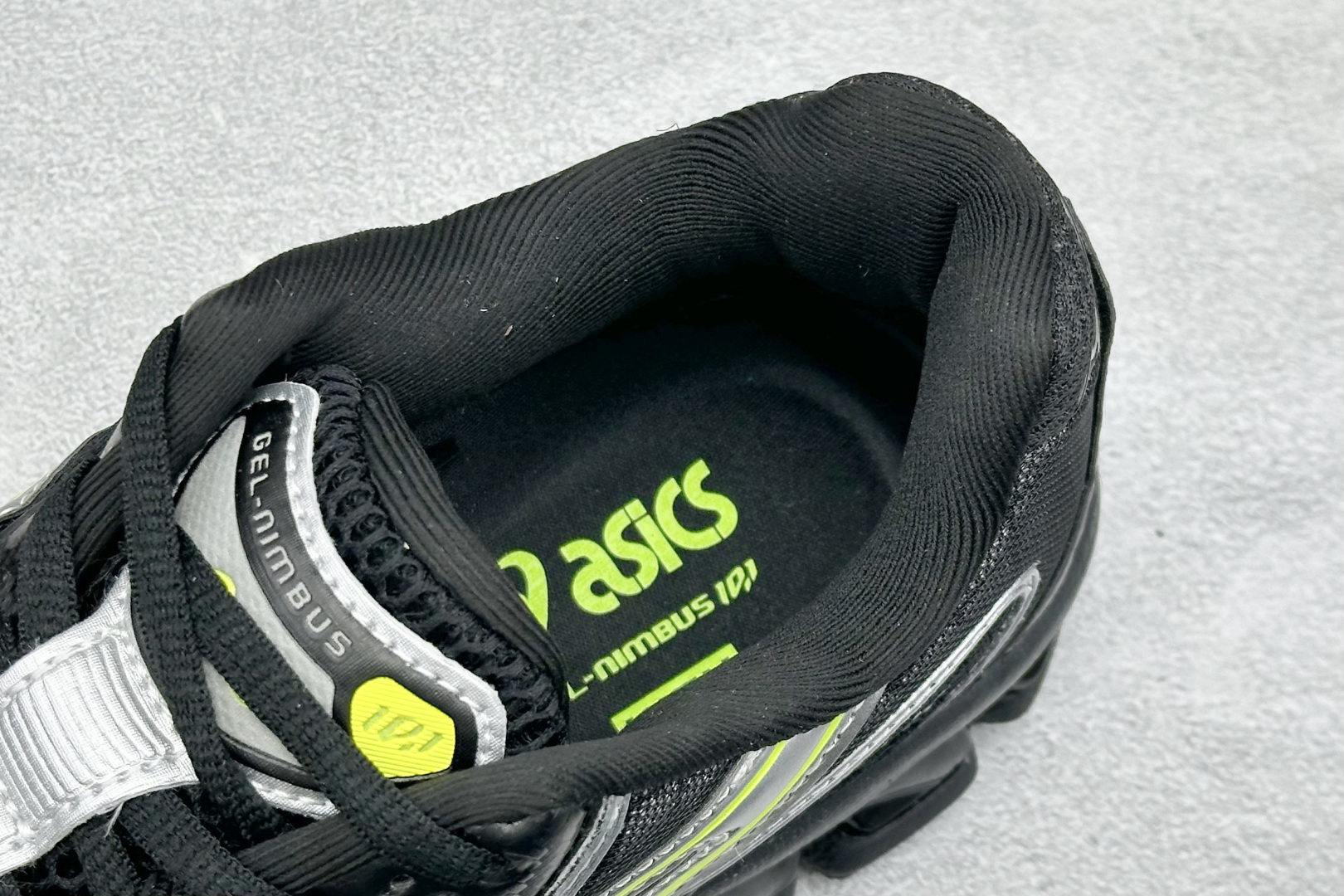 230 Asics Gel-Nimbus 10.1 亚瑟士复古先锋潮流拼接休闲跑步鞋 1203A844-001