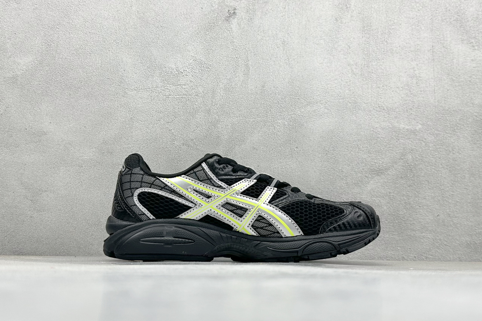 230 Asics Gel-Nimbus 10.1 亚瑟士复古先锋潮流拼接休闲跑步鞋 1203A844-001