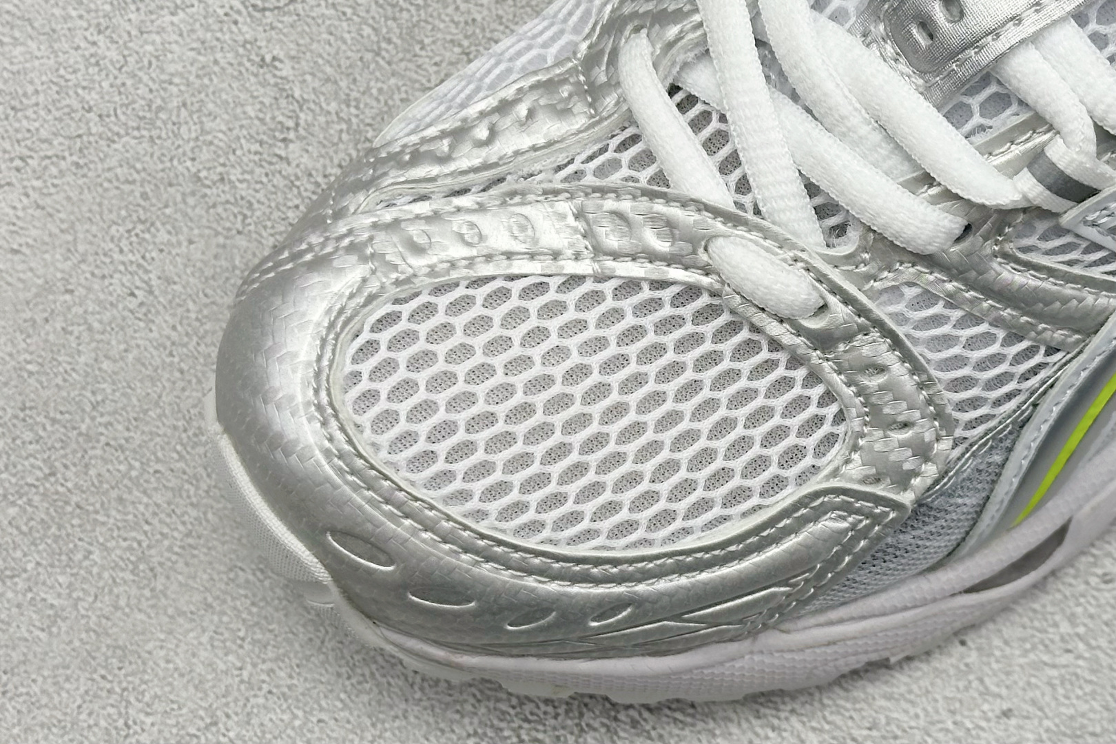 230 Asics Gel-Nimbus 10.1 亚瑟士复古先锋潮流拼接休闲跑步鞋 1203A844-100