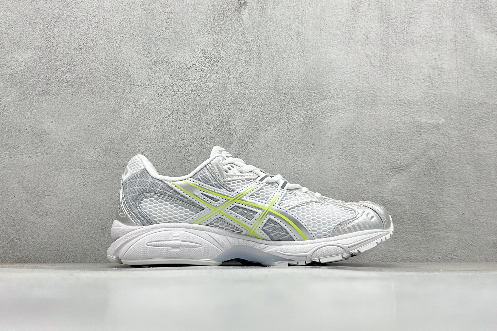 230 Asics Gel-Nimbus 10.1 亚瑟士复古先锋潮流拼接休闲跑步鞋 1203A844-100