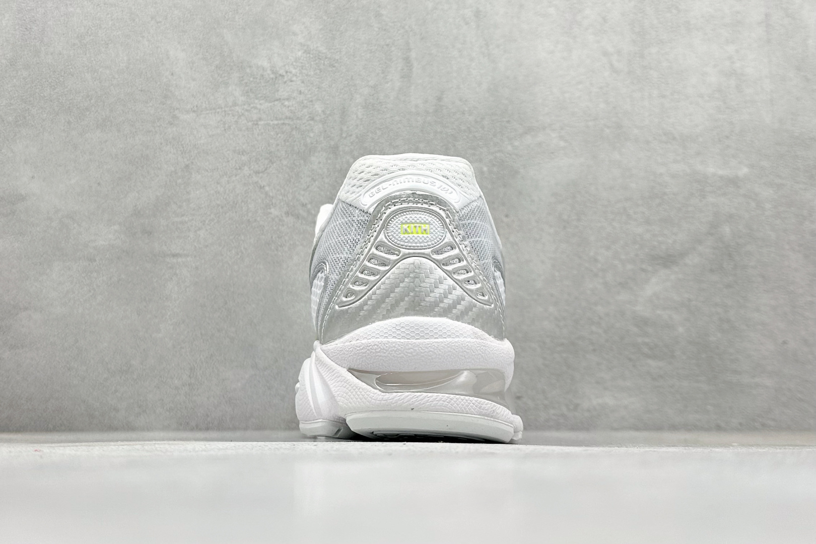 230 Asics Gel-Nimbus 10.1 亚瑟士复古先锋潮流拼接休闲跑步鞋 1203A844-100