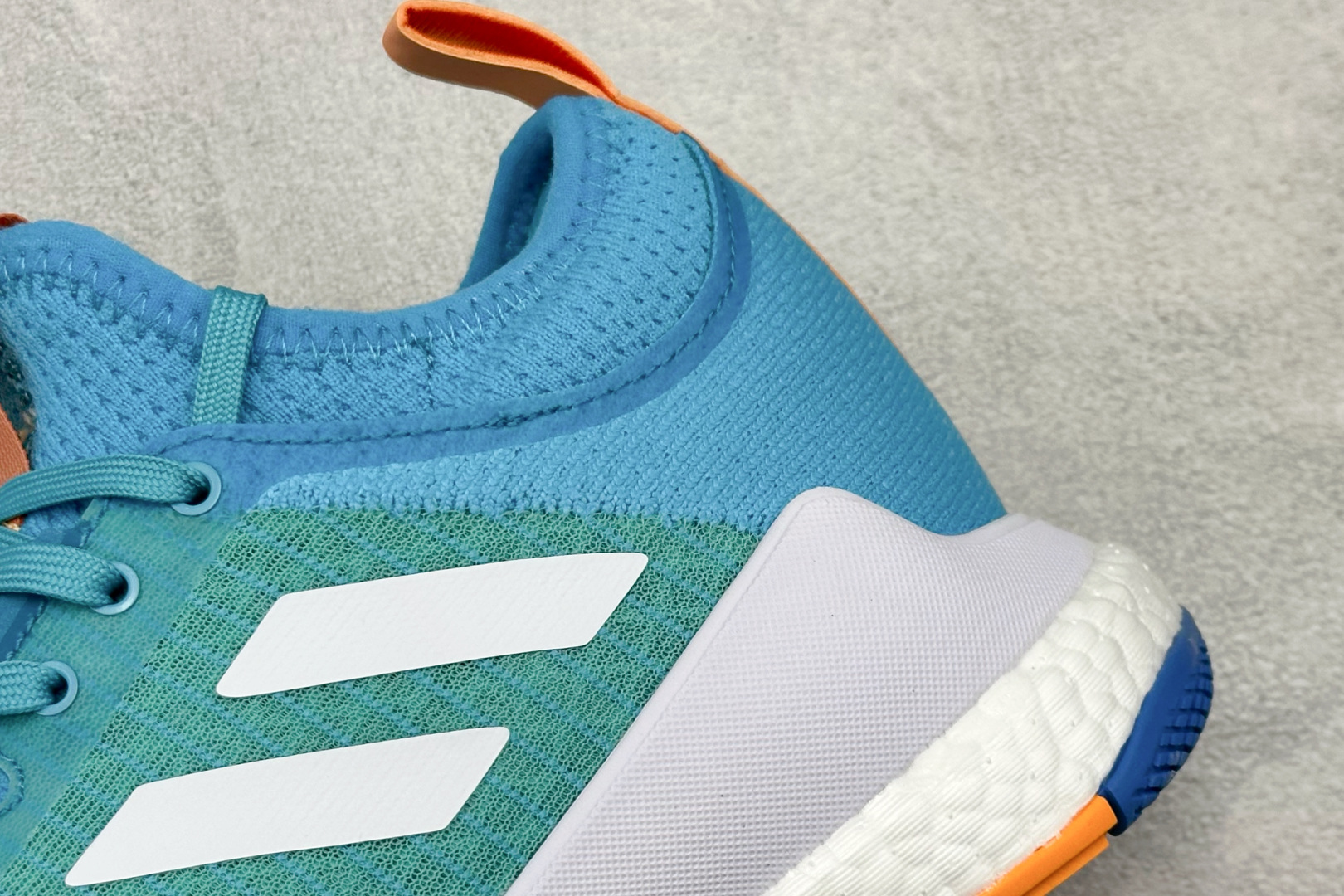 220 ADIDAS CRAZYFLIGHT MID 运动鞋 减震防滑 针织网面设计 鞋底采用真爆颗粒 三层组合大底 舒适透气 GX1259