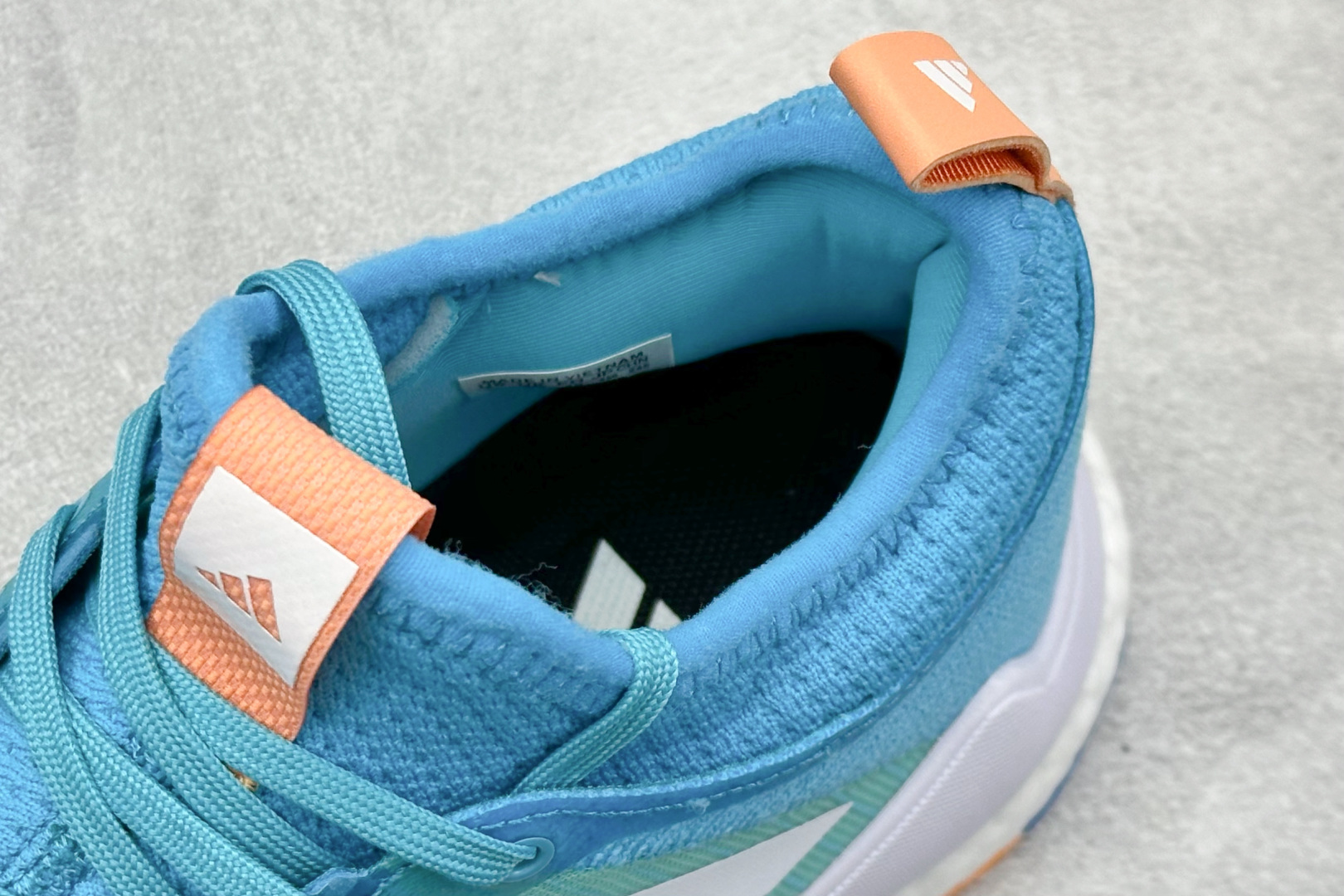 220 ADIDAS CRAZYFLIGHT MID 运动鞋 减震防滑 针织网面设计 鞋底采用真爆颗粒 三层组合大底 舒适透气 GX1259