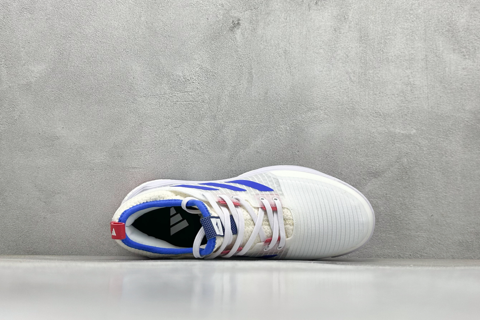 220 ADIDAS CRAZYFLIGHT MID 运动鞋 减震防滑 针织网面设计 鞋底采用真爆颗粒 三层组合大底 舒适透气 BB6892