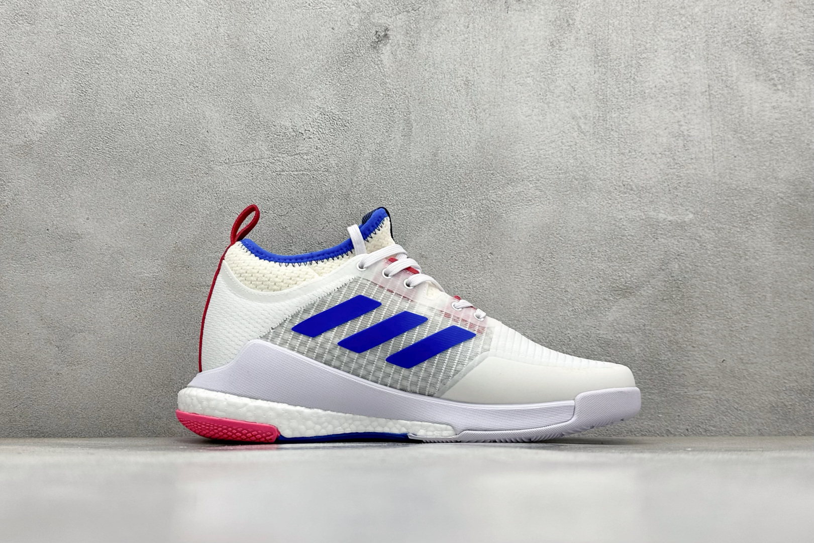 220 ADIDAS CRAZYFLIGHT MID 运动鞋 减震防滑 针织网面设计 鞋底采用真爆颗粒 三层组合大底 舒适透气 BB6892