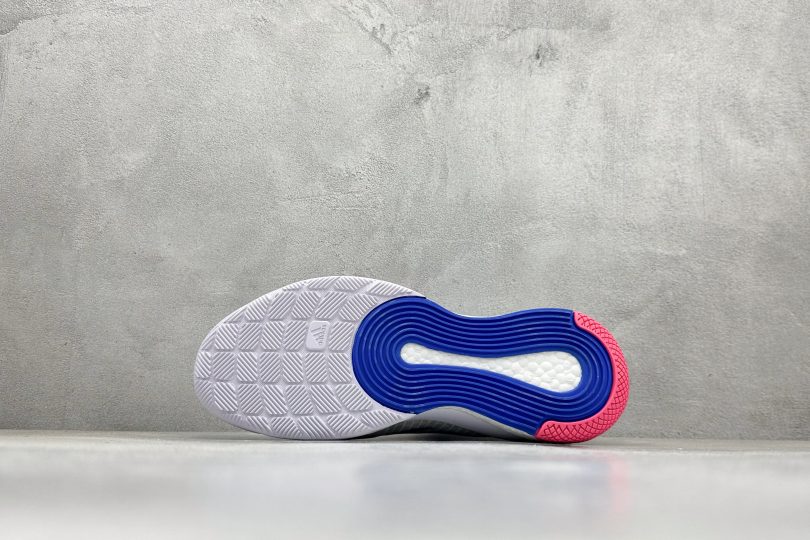 220 ADIDAS CRAZYFLIGHT MID 运动鞋 减震防滑 针织网面设计 鞋底采用真爆颗粒 三层组合大底 舒适透气 BB6892