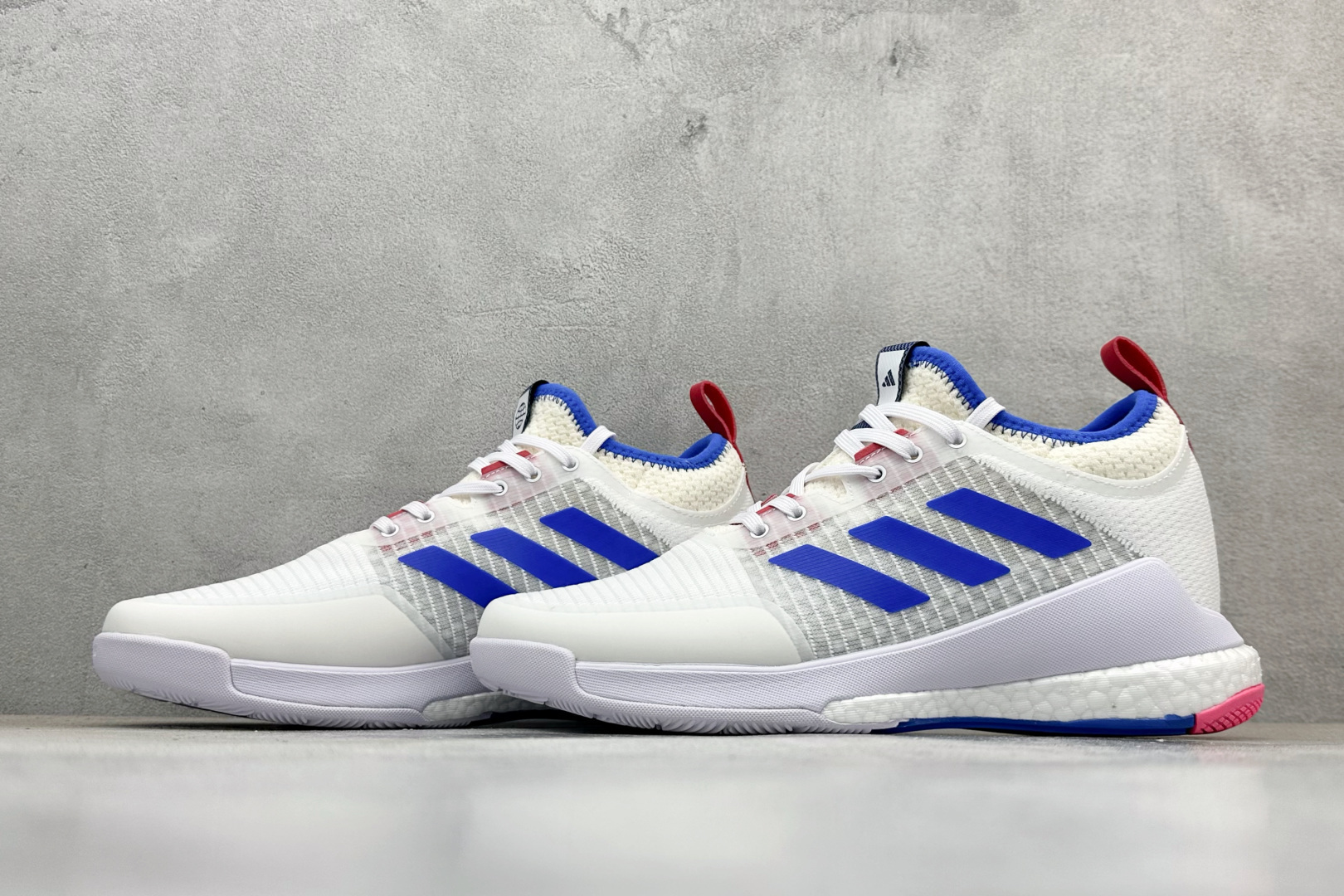 220 ADIDAS CRAZYFLIGHT MID 运动鞋 减震防滑 针织网面设计 鞋底采用真爆颗粒 三层组合大底 舒适透气 BB6892