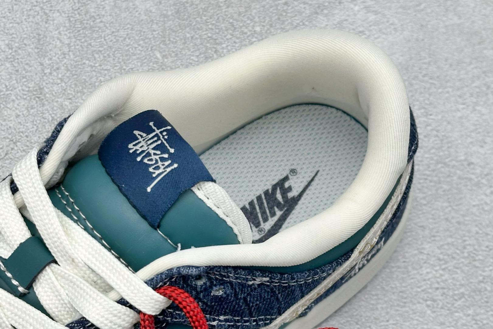 福利特价
Nike SB Dunk Low x Stussy 蛇年限定 青蓝
纯原大厂出品 极力推荐
原