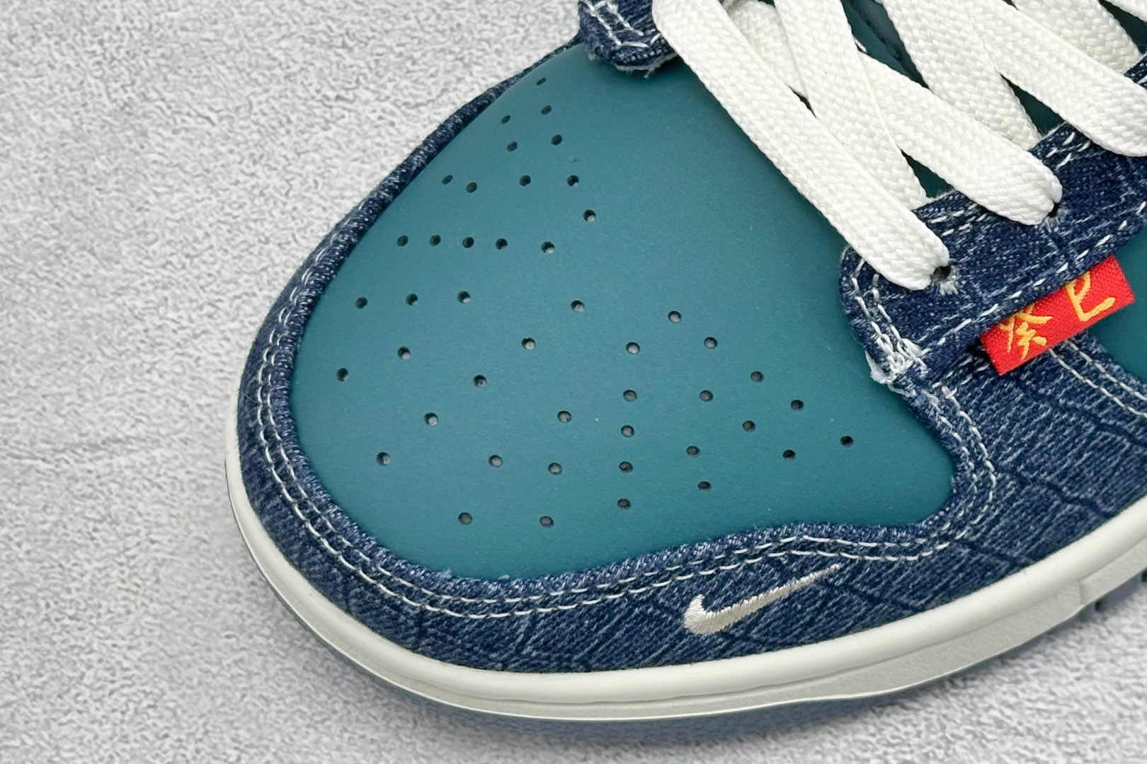 福利特价
Nike SB Dunk Low x Stussy 蛇年限定 青蓝
纯原大厂出品 极力推荐
原