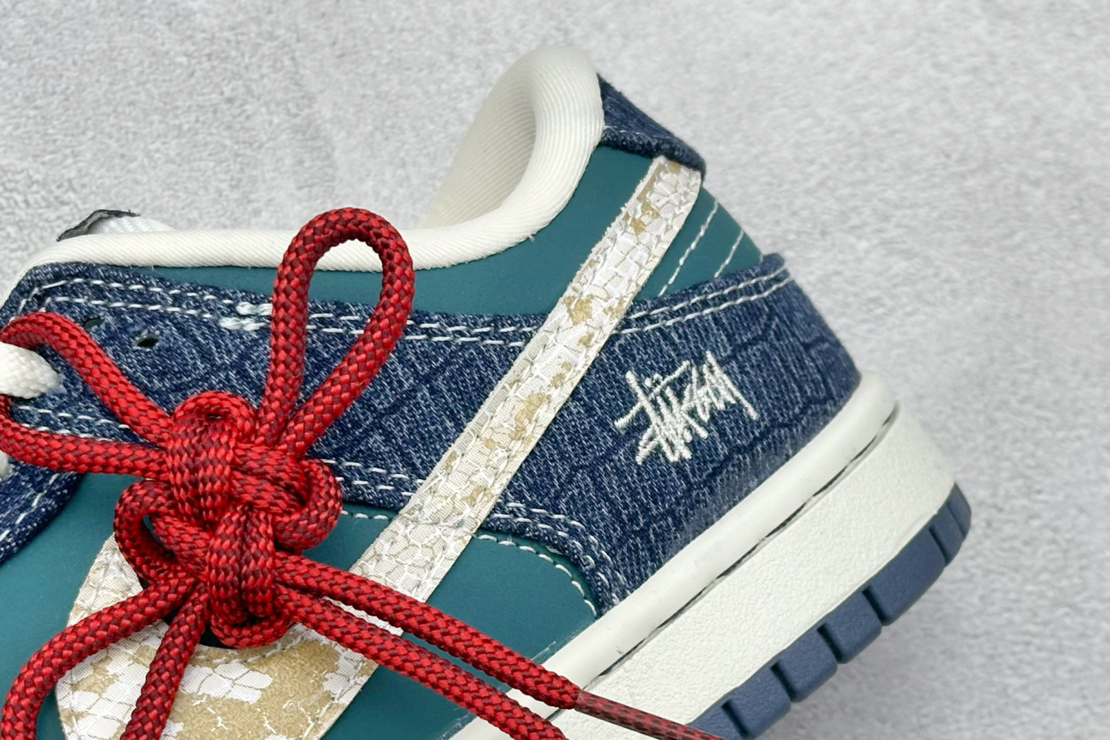 福利特价
Nike SB Dunk Low x Stussy 蛇年限定 青蓝
纯原大厂出品 极力推荐
原