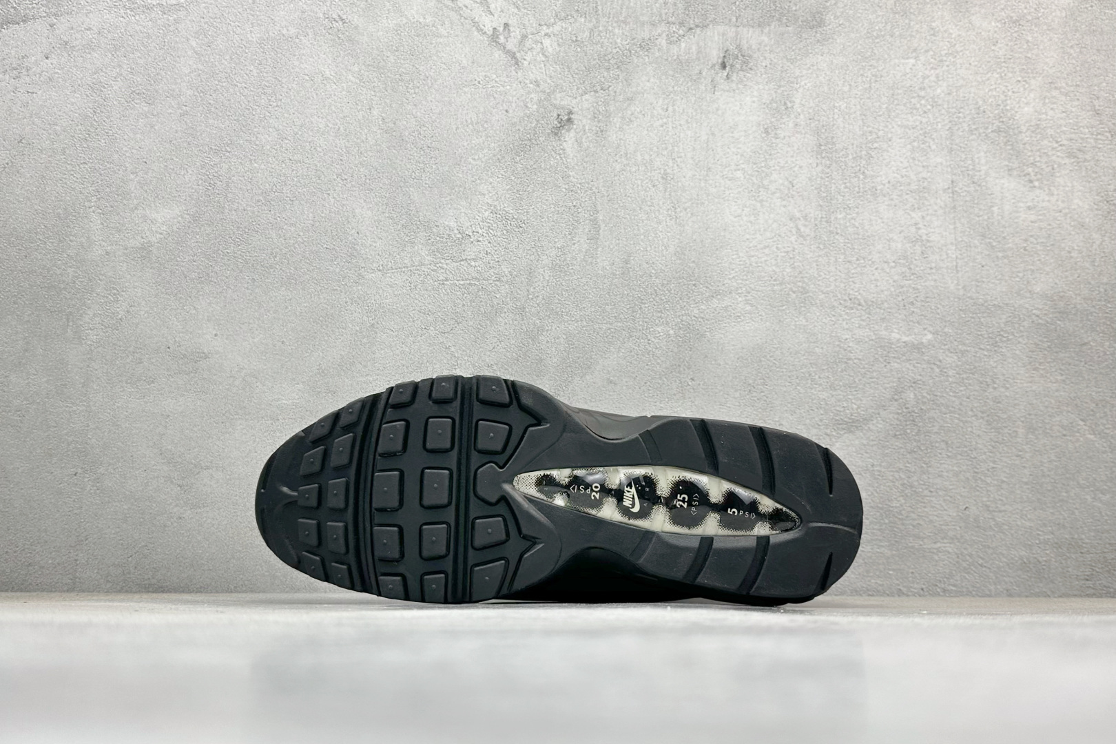 Supreme x Nike Air 95 Lux 联名款 复古减震气垫跑鞋 CI0999-001