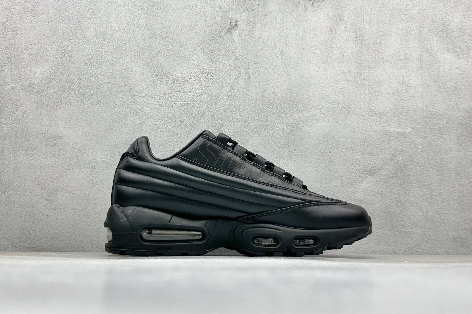 Supreme x Nike Air 95 Lux 联名款 复古减震气垫跑鞋 CI0999-001