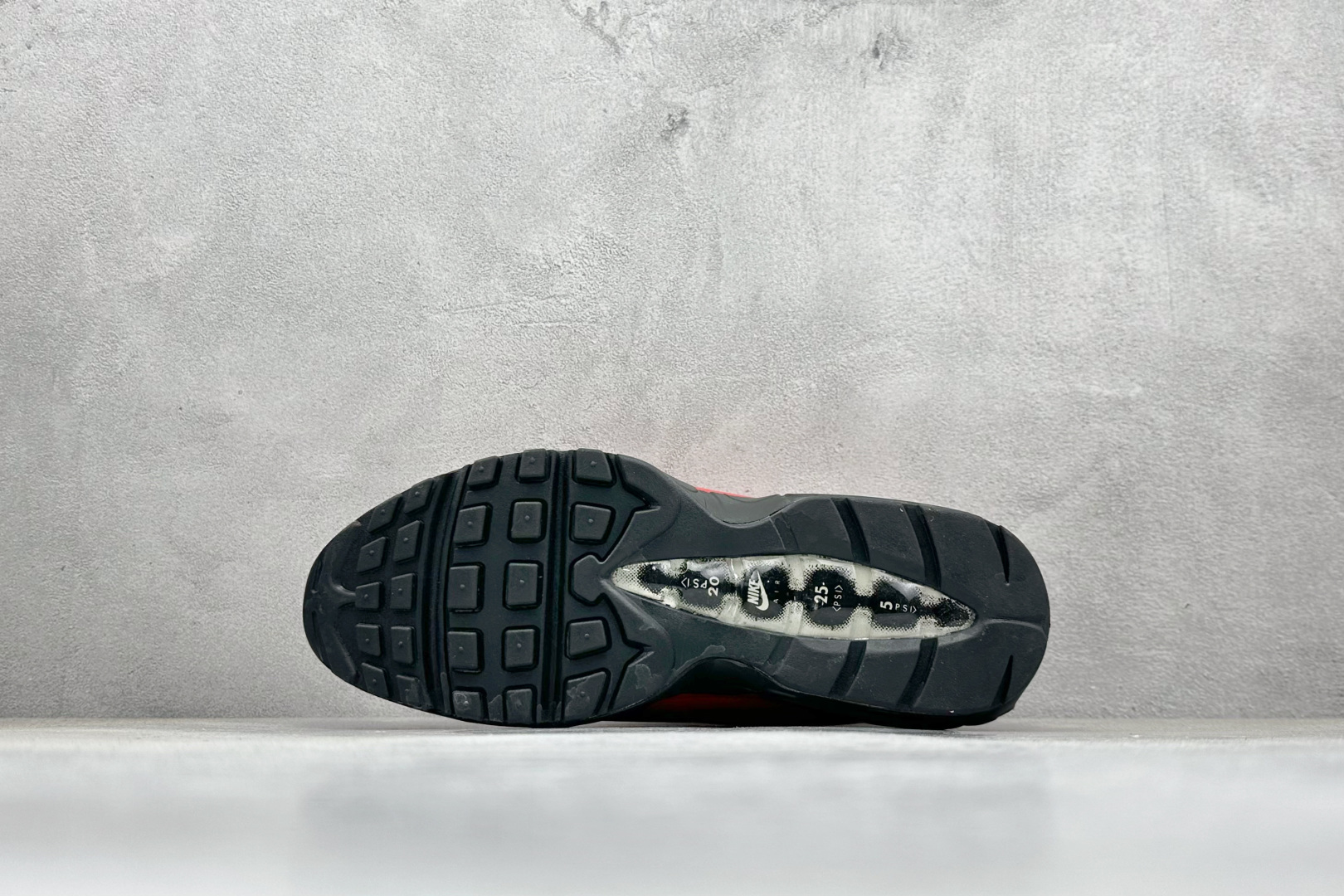 Supreme x Nike Air 95 Lux 联名款 复古减震气垫跑鞋 CI0999-600