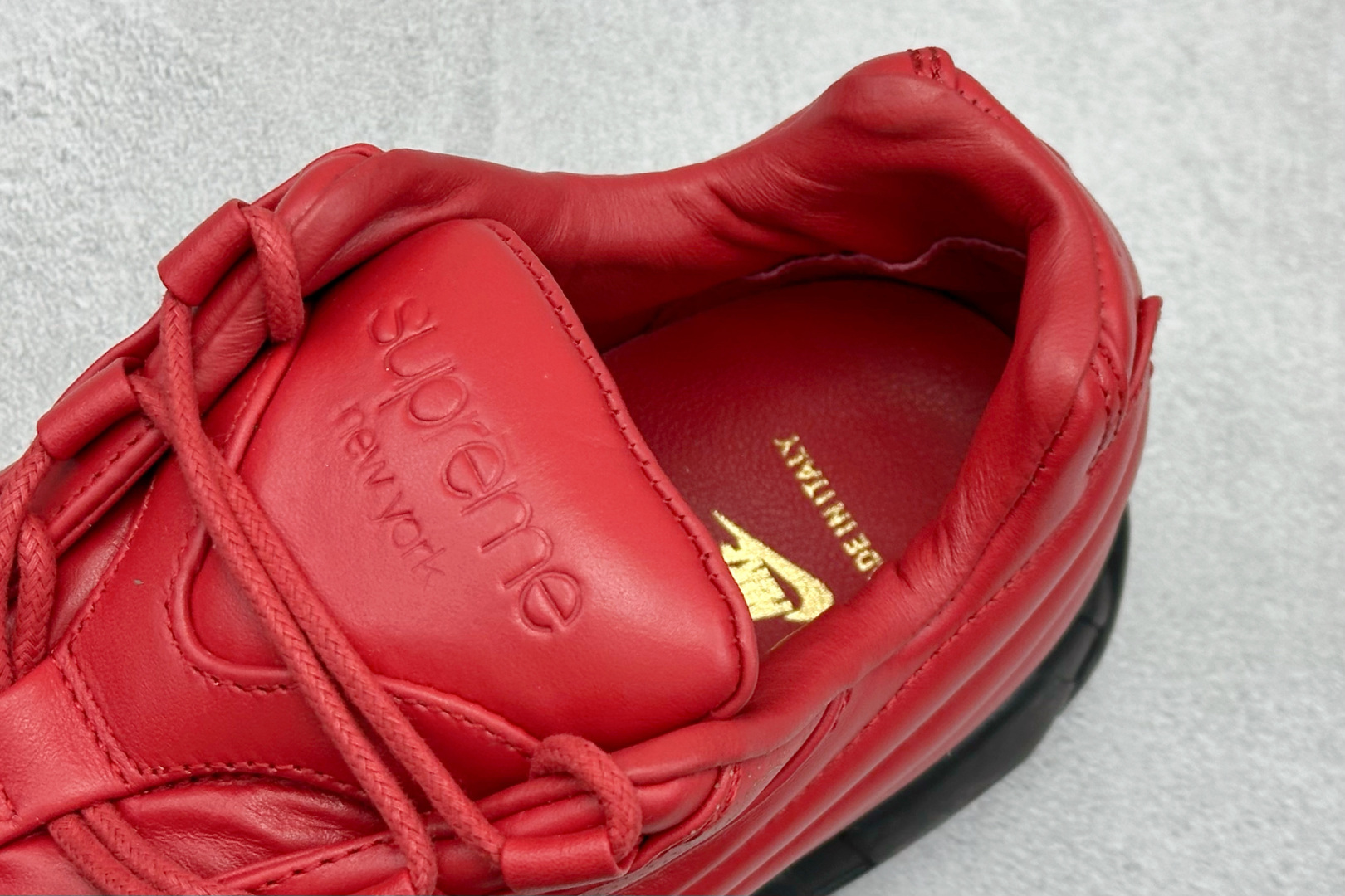 Supreme x Nike Air 95 Lux 联名款 复古减震气垫跑鞋 CI0999-600