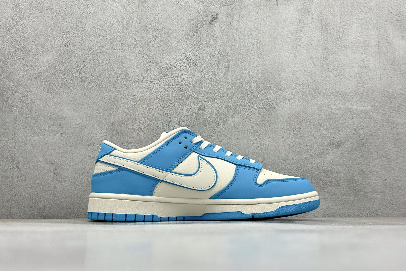 280 XC版Nike SB Dunk Low x LABUBU 蓝白小勾 DG2025-008