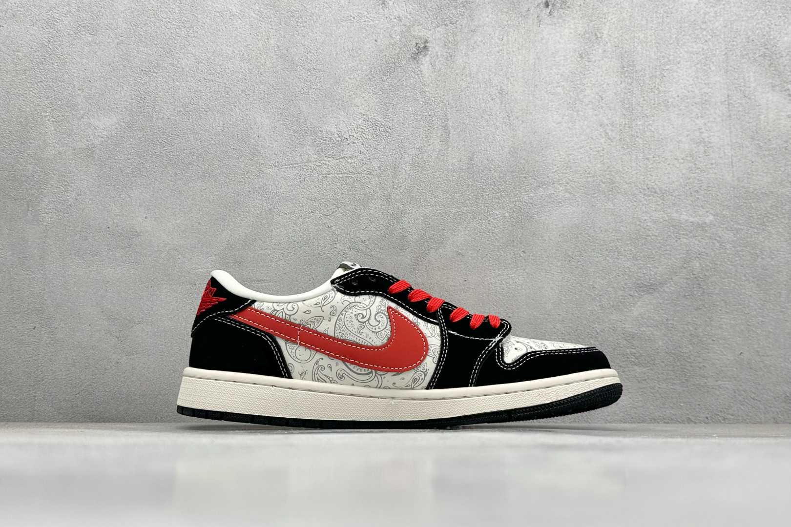XC版Travis Scott x Fragment Design x Air Jordan 1 Low SP AJ1 乔1 Supreme联名 花雕红勾 低帮文化休闲板鞋 LD2025-035-莆田鞋,莆田鞋货源,高仿鞋,高仿鞋货源,安福档口,莆田高仿鞋,莆田鞋批发,高仿鞋批发,莆田高仿运动鞋,高仿运动鞋,莆田运动鞋 XC版Travis Scott x Fragment Design x Air Jordan 1 Low SP AJ1 乔1 Supreme联名 花雕红勾 低帮文化休闲板鞋 LD2025-035