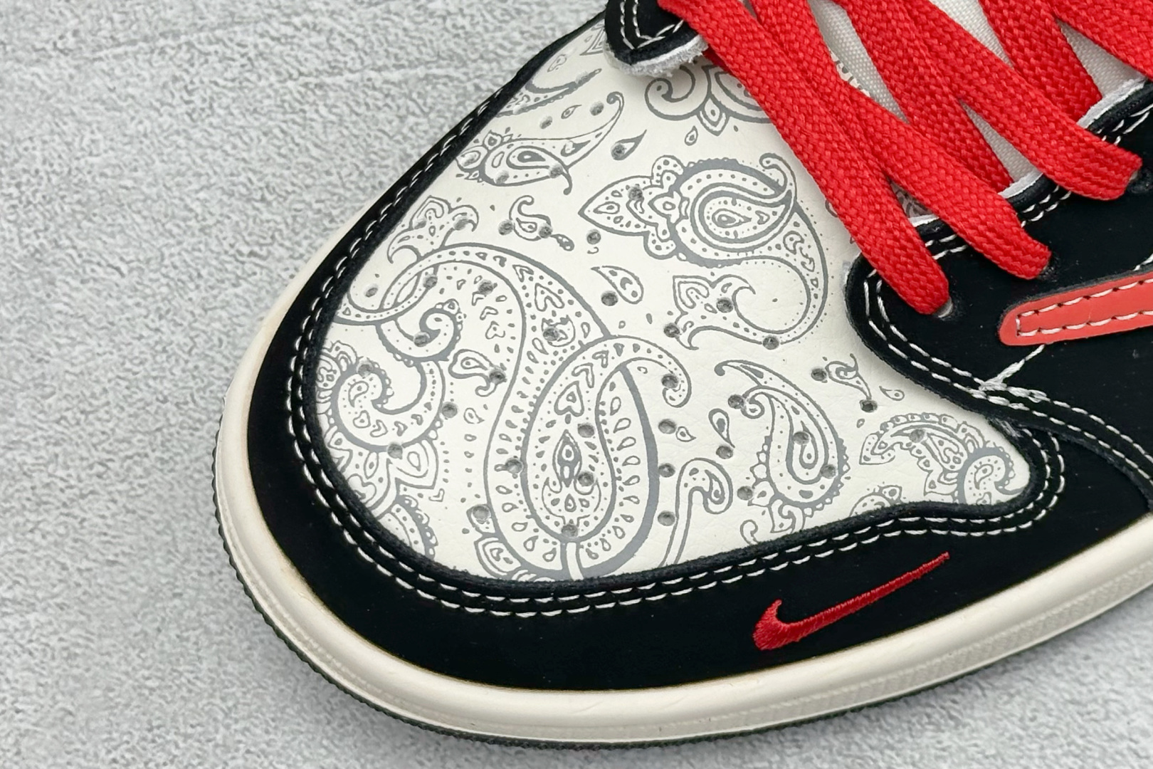 XC版Travis Scott x Fragment Design x Air Jordan 1 Low SP AJ1 乔1 Supreme联名 花雕红勾 低帮文化休闲板鞋 LD2025-035-莆田鞋,莆田鞋货源,高仿鞋,高仿鞋货源,安福档口,莆田高仿鞋,莆田鞋批发,高仿鞋批发,莆田高仿运动鞋,高仿运动鞋,莆田运动鞋 XC版Travis Scott x Fragment Design x Air Jordan 1 Low SP AJ1 乔1 Supreme联名 花雕红勾 低帮文化休闲板鞋 LD2025-035