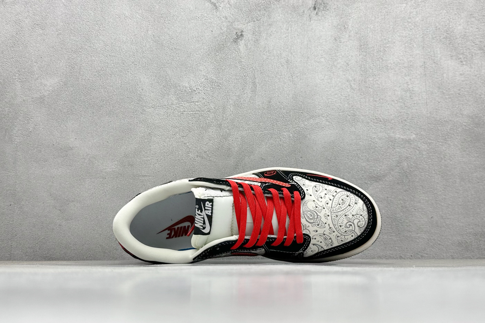 XC版Travis Scott x Fragment Design x Air Jordan 1 Low SP AJ1 乔1 Supreme联名 花雕红勾 低帮文化休闲板鞋 LD2025-035-莆田鞋,莆田鞋货源,高仿鞋,高仿鞋货源,安福档口,莆田高仿鞋,莆田鞋批发,高仿鞋批发,莆田高仿运动鞋,高仿运动鞋,莆田运动鞋 XC版Travis Scott x Fragment Design x Air Jordan 1 Low SP AJ1 乔1 Supreme联名 花雕红勾 低帮文化休闲板鞋 LD2025-035