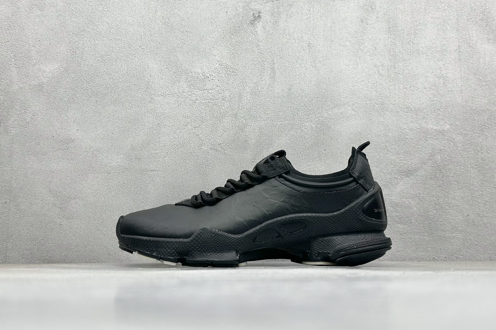 240 ECCO爱步运动男鞋 25年新款百搭跑步健身鞋 800424