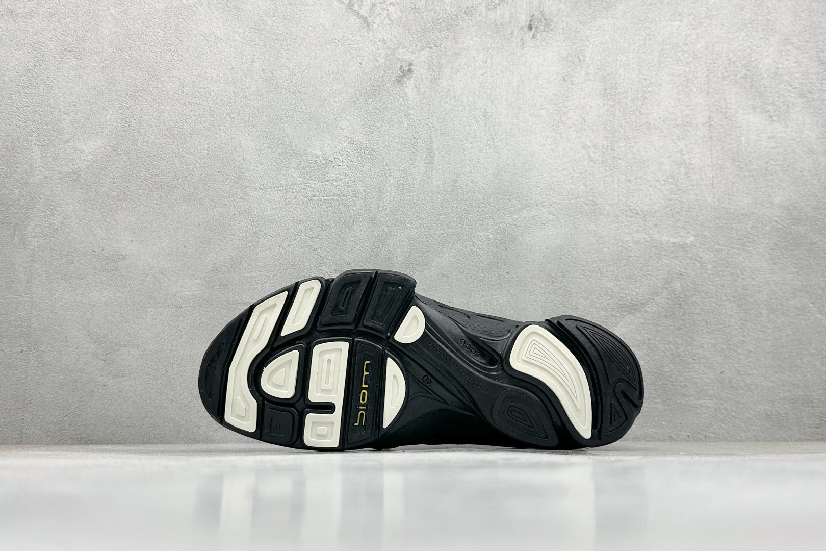 240 ECCO爱步运动男鞋 25年新款百搭跑步健身鞋 800424