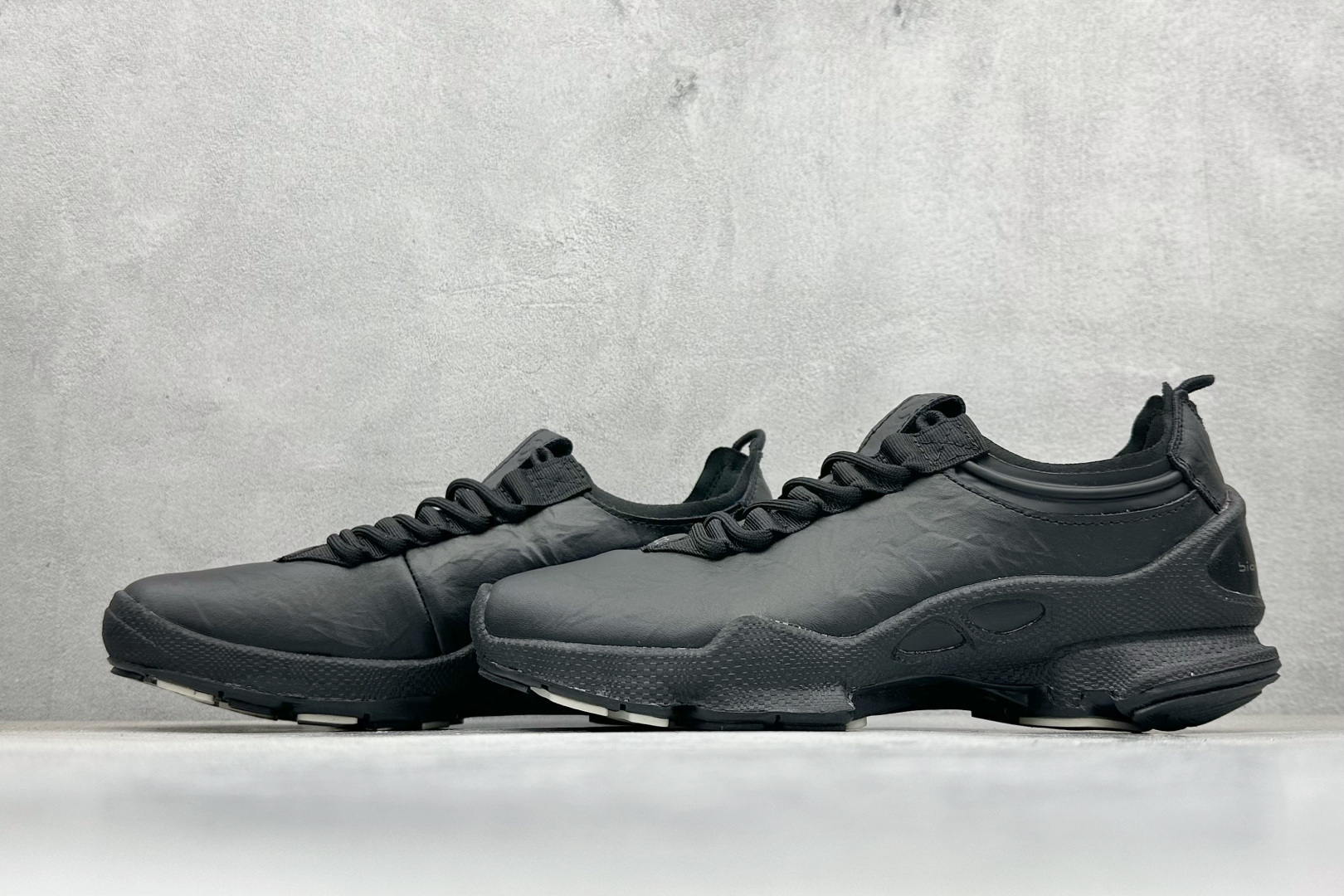 240 ECCO爱步运动男鞋 25年新款百搭跑步健身鞋 800424