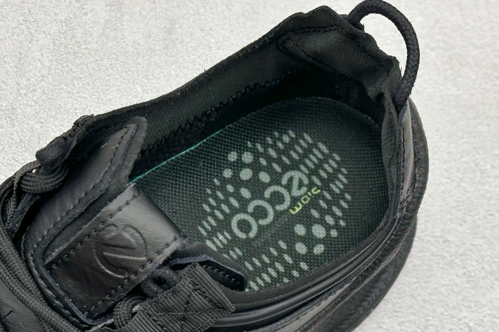 240 ECCO爱步运动男鞋 25年新款百搭跑步健身鞋 800424