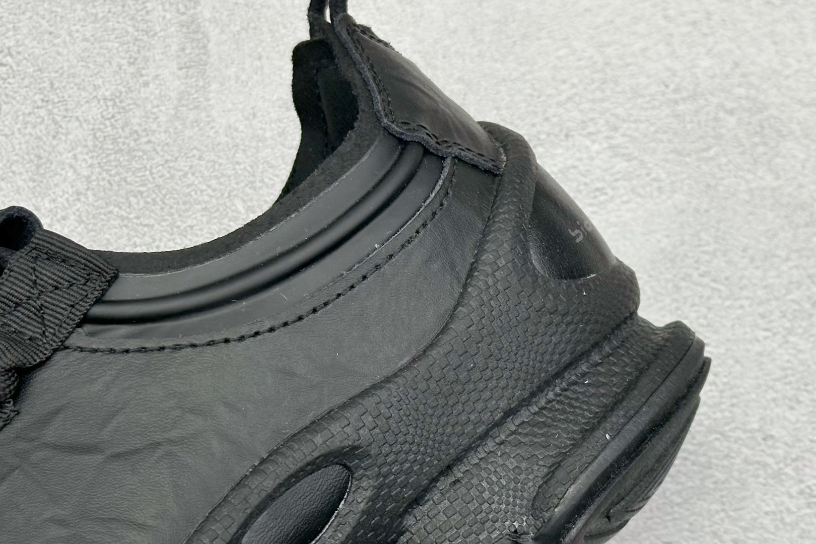 240 ECCO爱步运动男鞋 25年新款百搭跑步健身鞋 800424