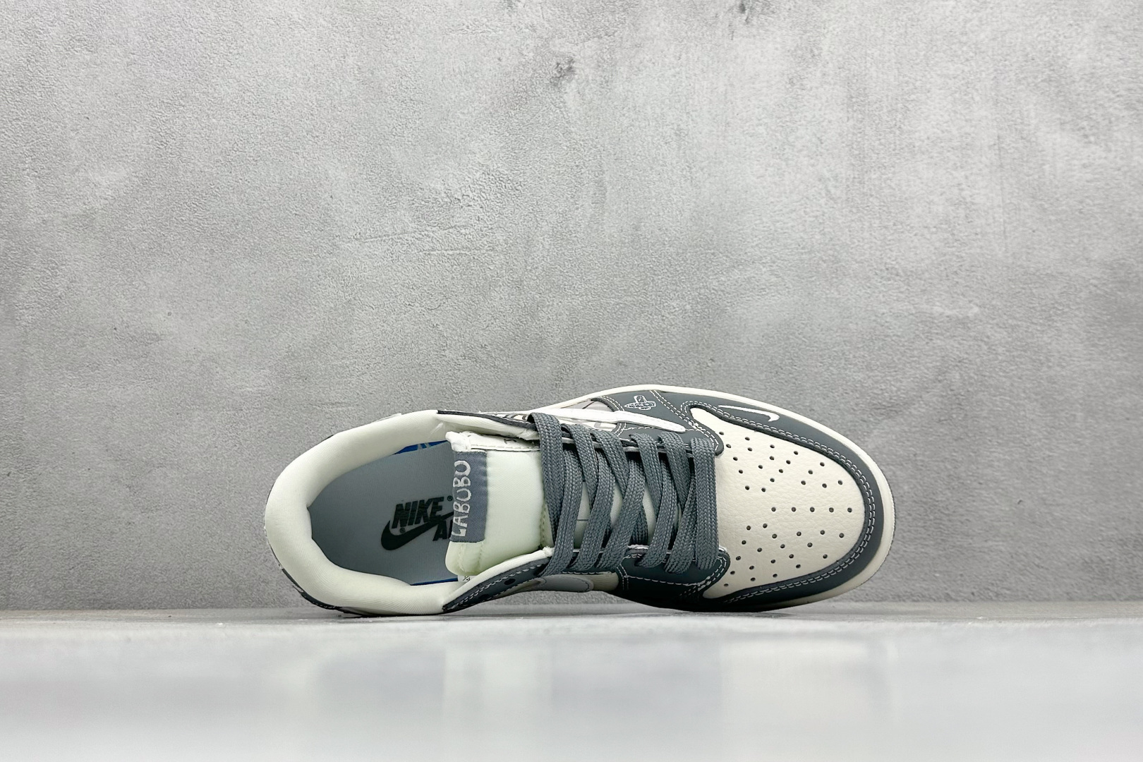 Travis Scott x Nike Air Jordan 1 Low x LABUBU Air Jordan 1 Low 反转灰白小勾拉布布倒钩 DX1888-094
