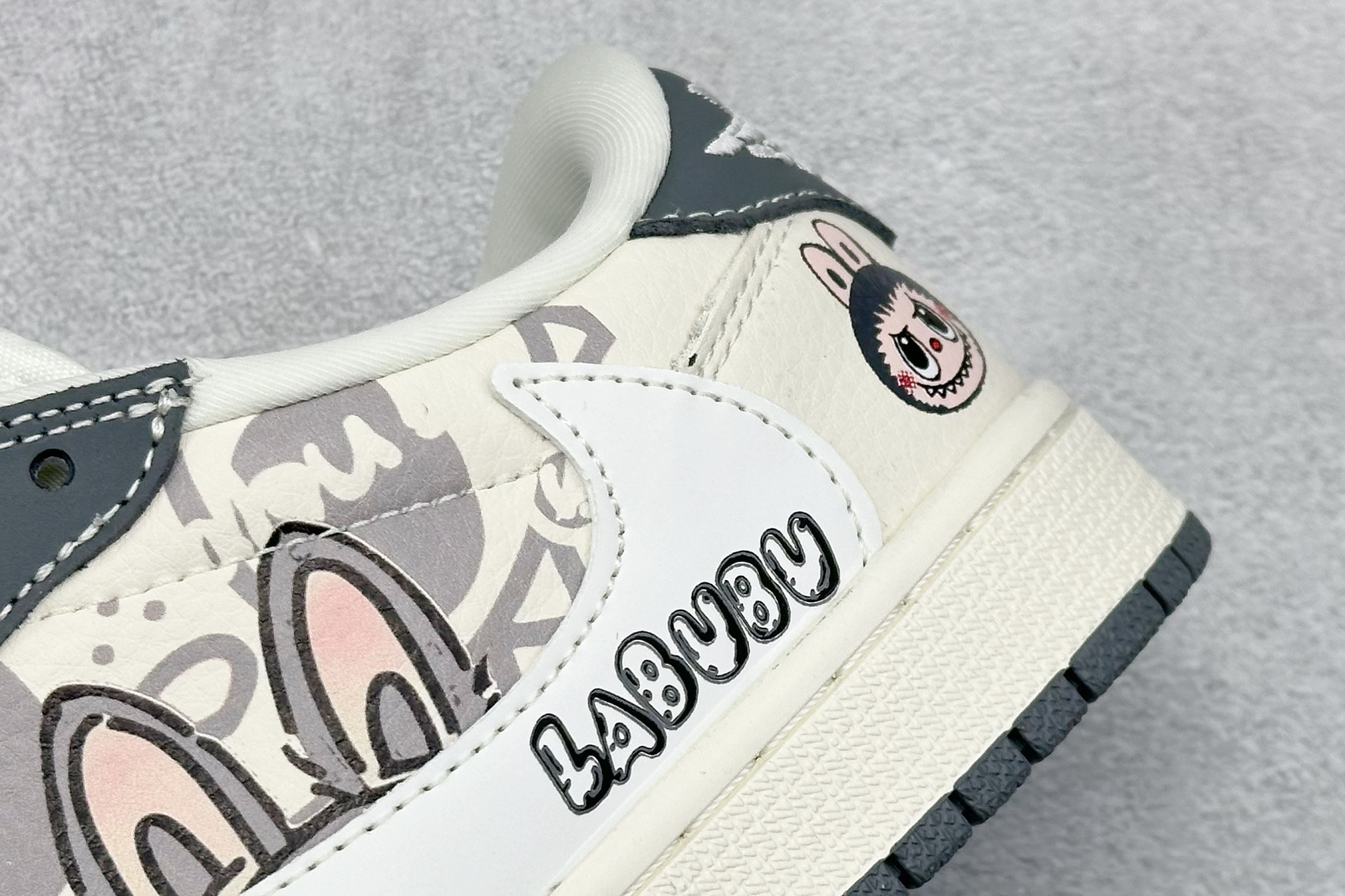 Travis Scott x Nike Air Jordan 1 Low x LABUBU Air Jordan 1 Low 反转灰白小勾拉布布倒钩 DX1888-094