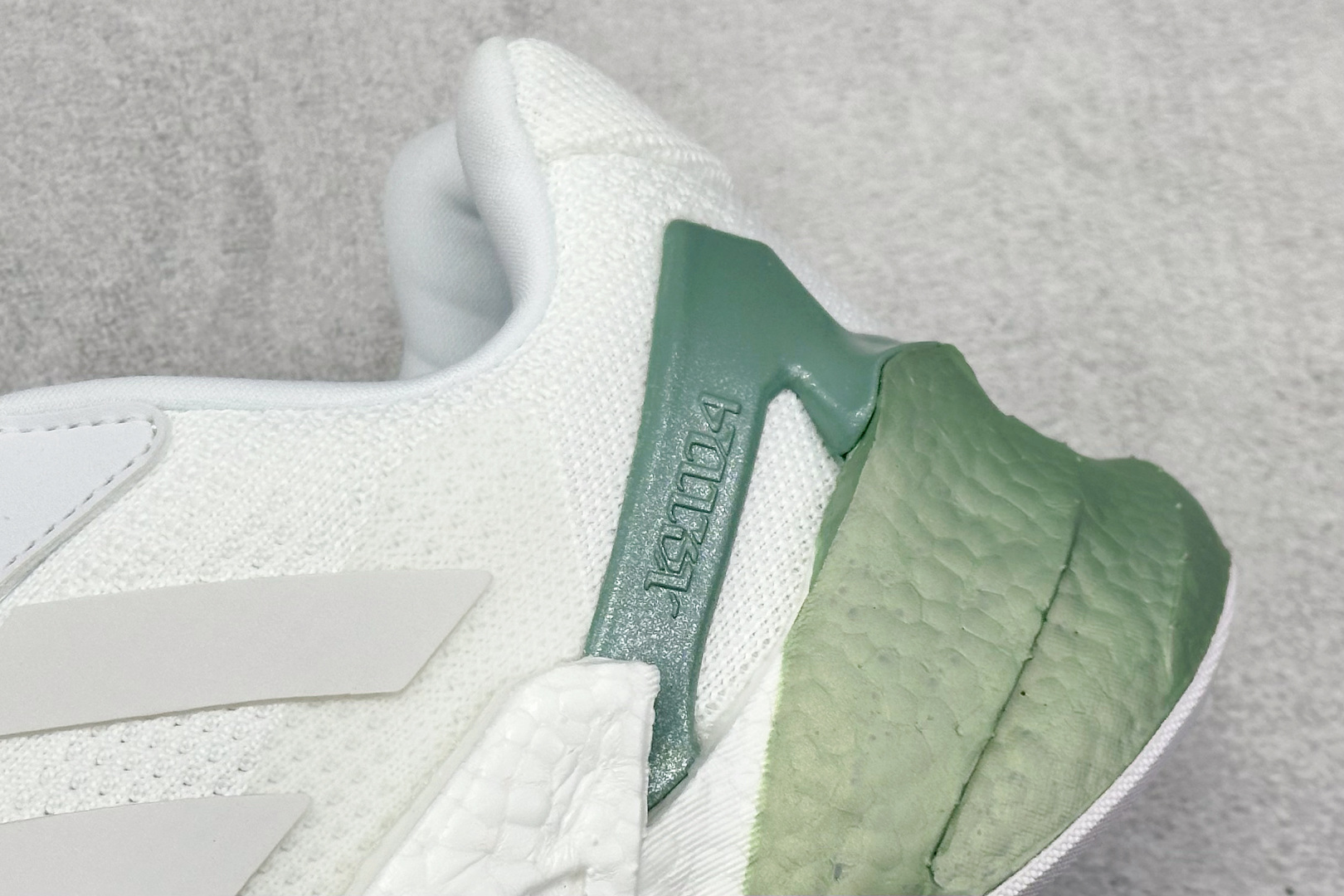 190 AD Boo X9000L4 系列复古爆米花跑鞋 GX3486