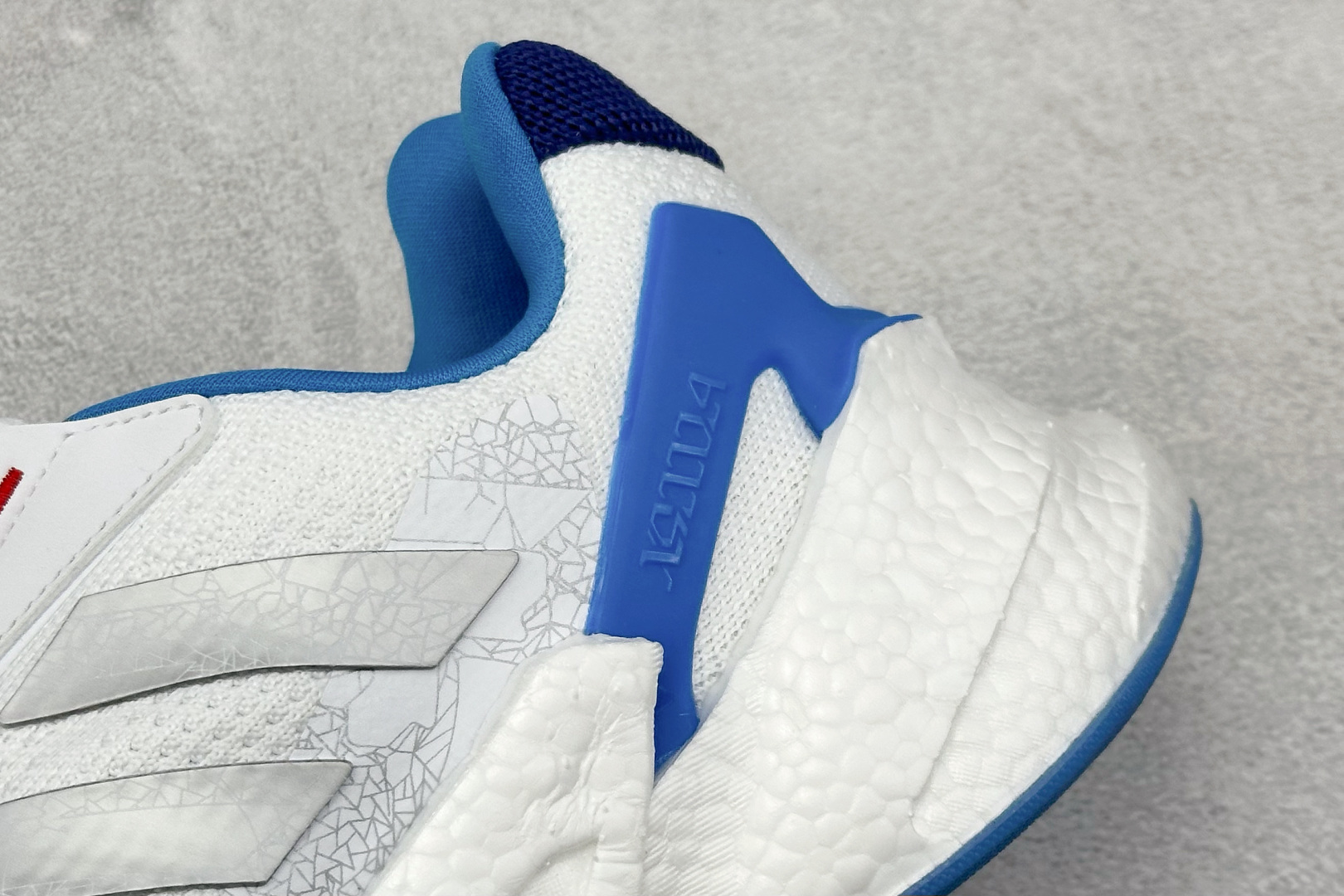 190 AD Boo X9000L4 系列复古爆米花跑鞋 #整体造型极具速度感 GY1333