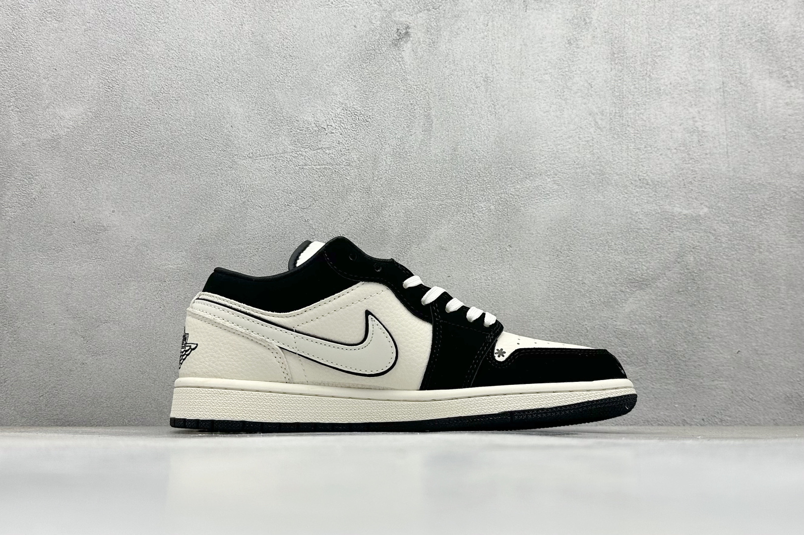 XC版Nike AJ1 Low 黑白拉布布联名 低帮休闲板鞋 QG2025-006