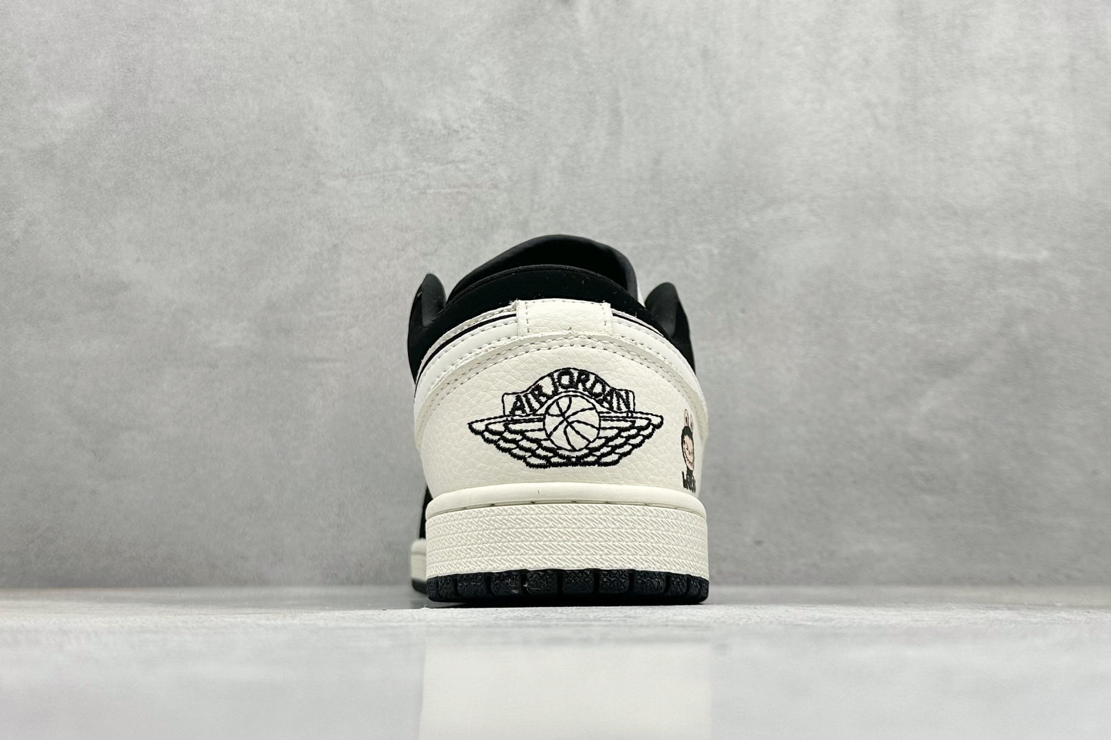 XC版Nike AJ1 Low 黑白拉布布联名 低帮休闲板鞋 QG2025-006